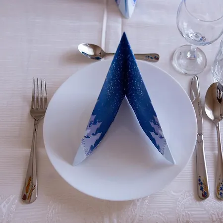 “друзі” Lodge